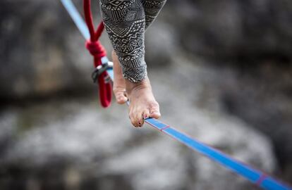 Equilibrio, habilidad y experiencia son necesarios para practicas este tipo de deportes de riesgo. Quienes practican el slackline, dicen que es un deporte de equilibrio muy completo, porque se trabaja con todo el cuerpo y la mente.