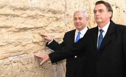 Bolsonaro e Benjamin Netanyahu no Muro das Lamentações no dia 1º de abril 