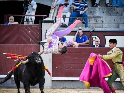 El subalterno Roberto Martín Jarocho fue violentamente volteado sin consecuencias.