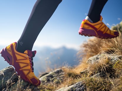 Aunque los calcetines de compresión son muy populares entre deportistas también son adecuados para quienes pasan muchas horas de pie. GETTY IMAGES