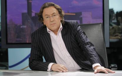 Hermann Tertsch en su época como presentador del informativo 'Diario de la Noche', emitido en Telemadrid.