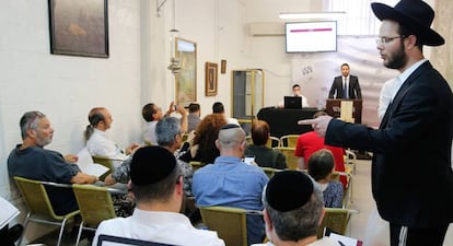 Asistentes a la subasta de las cartas de Albert Einstein, el martes en Jerusalén.
