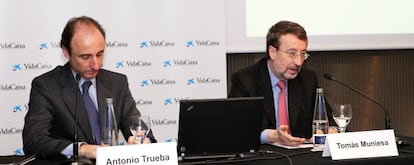 Tom&aacute;s Muniesa, consejero delegado de VidaCaixa, y Antonio Trueba, director general.