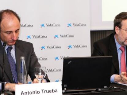 Tom&aacute;s Muniesa, consejero delegado de VidaCaixa, y Antonio Trueba, director general.