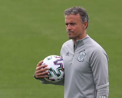 Luis Enrique en un entrenamiento en la Ciudad de Fútbol de Las Rozas.