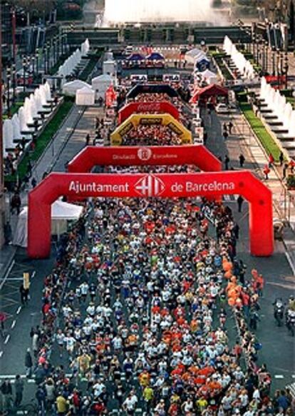 Más de 3.000 atletas emprendieron ayer la salida del maratón de Barcelona.