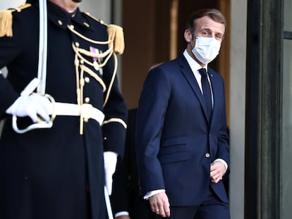 Emmanuel Macron, a su llegada ayer al Elíseo, en París.