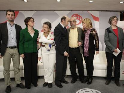 El secretario general del PSOE, Alfredo Pérez Rubalcaba, ayer en Ferraz durante la clausura del acto organizado para homenajear a la Constitución.