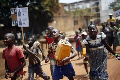 Acto de campaña durante la segunda vuelta de elecciones presidenciales, en Banqui, República Centroafricana.