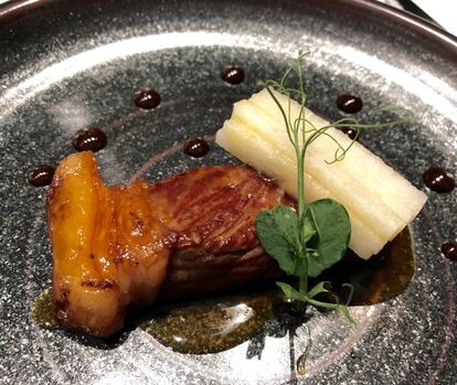 CHULETA DE VACA A LA PARRILLA A LA VINAGRETA DE AJO Y SALSA BULGOGI / CAPEL