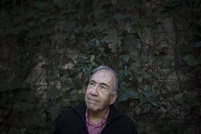 En la imatge el poeta Joan Margarit a casa seva, a Sant Just Desvern.
