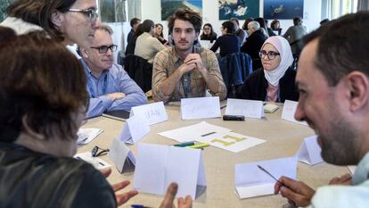 Participantes en unas jornadas para estudiar el papel que desempeña la comunicación científica en el conocimiento y las creencias de la ciudadanía europea.