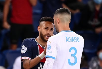 Neymar e Álvaro González se encaram no domingo, no Parc des Princes, no jogo entre PSG e Olympique de Marselha.