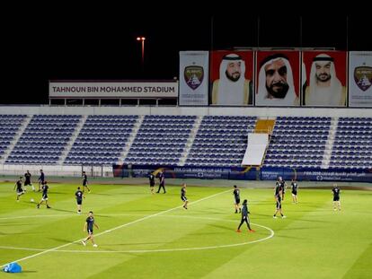 River treina no estádio do Al Ain, nos Emirados Árabes.