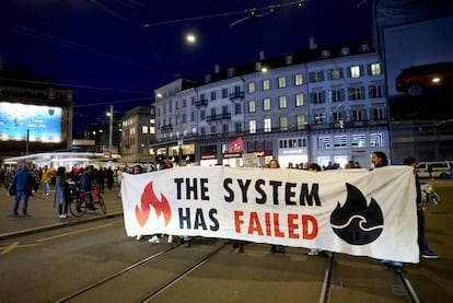 Protesta contra la compra de Credit Suisse, en Zúrich, el 20 de marzo.