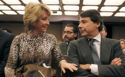 Enero de 2012. Esperanza Aguirre, presidenta de la Comunidad de Madrid e Ignacio González, vicepresidente, en el acto de toma de posesión del nuevo alcalde, Daniel Ortiz, también del PP.