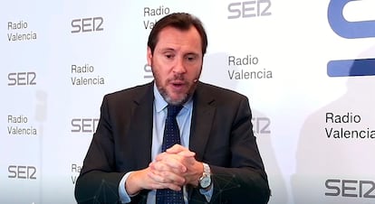El ministro de Transportes, Óscar Puente, durante su intervención en los Encuentros SER celebrado este viernes en València.