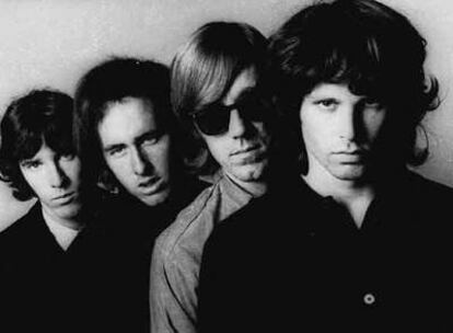 El cantante Jim Morrison, junto al resto de componentes de la banda <i>The Doors</i>