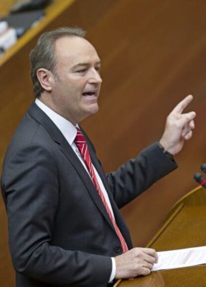 El presidente del Consell, Alberto Fabra, esta mañana en la sesión de control de las Cortes.