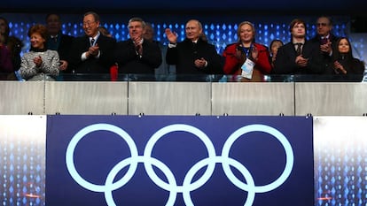 Putin, en el centro, durante la ceremonia inaugural de los Juegos de Sochi, en 2014.