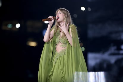 Taylor Swift vestida de Alberta Ferreti en Detroit durante 'The Eras Tour'.