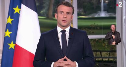 El presidente francés, Emmanuel Macron, durante su discurso de Nochevieja, en una imagen tomada del canal France 2.