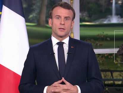 El presidente francés, Emmanuel Macron, durante su discurso de Nochevieja, en una imagen tomada del canal France 2.