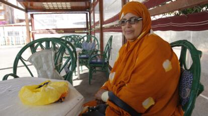 La activista de derechos humanos saharaui Djimi El Ghalia, ayer en El Aaiún.