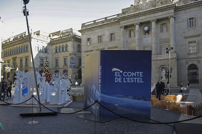 El pessebre d'aquest any està format per tres estampes de Nadal com en un conte tridimensional.