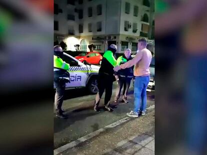 La agresión de un policía local de Jerez a un joven se hace viral en redes varios días después