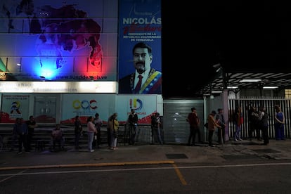 Nicolás Maduro insiste ante la prensa en su estrategia de "yo el caos". "Somos la garantía de la paz, la única garantía de paz y tranquilidad que tiene este país para seguir construyendo y en el horizonte ver el surgimiento de una Venezuela más democrátca"