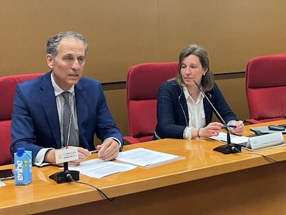 De izquierda a derecha: Segismundo Álvarez (vicedirector de la Cátedra ICADE-Fundación Notariado y notario de Madrid), Tatiana Cucurull Poblet (profesora de Derecho Civil de la UOC), y Mª Fernanda  Moretón Sanz (profesora de Derecho Civil de la UNED)
 