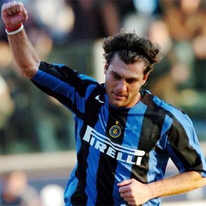 Vieri, tras marcar el gol del empate del Inter ante el Parma.