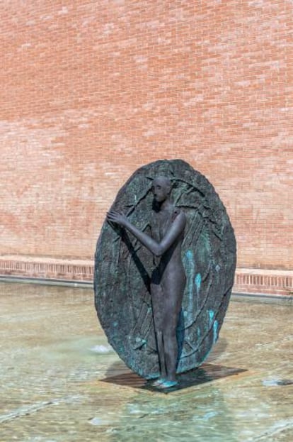 Una escultura en el jardín de MAMBo, el museo de arte contemporáneo de Bolonia.