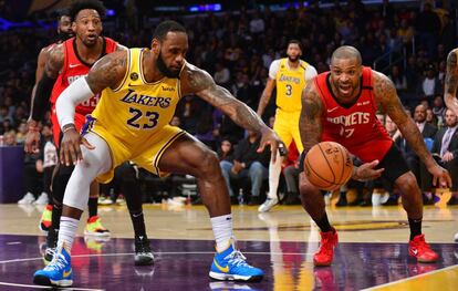 Covington, LeBron James y PJ Tucker en el Lakers-Rockets.