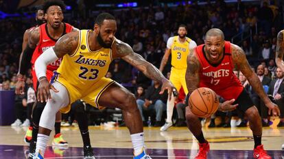 Covington, LeBron James y PJ Tucker en el Lakers-Rockets.