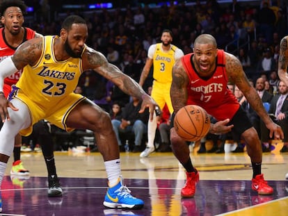 Covington, LeBron James y PJ Tucker en el Lakers-Rockets.