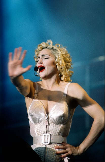 Madonna durante su gira 'Ambition tour'.