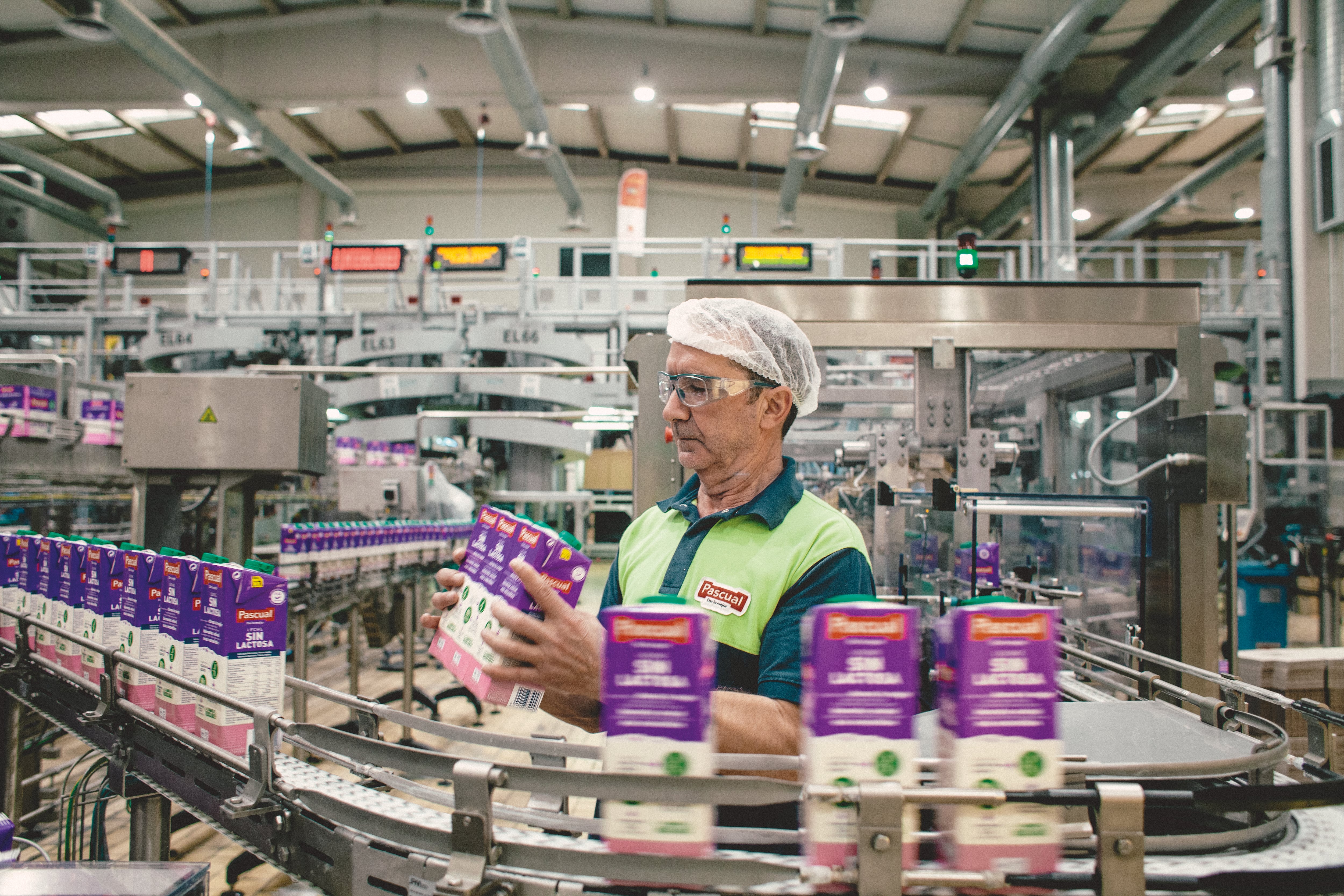 Pascual pierde cuota de mercado en leche, agua y batidos por el empuje de la marca blanca