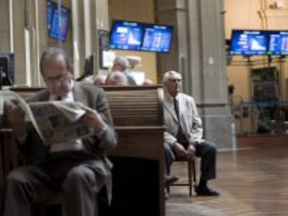 Inversores en el Palacio de la Bolsa de Madrid