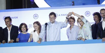 Mariano Rajoy celebra la victoria del PP en las elecciones, este domingo.