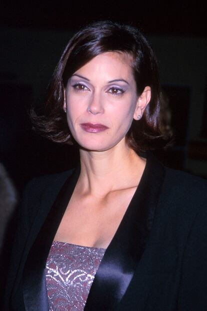 Teri Hatcher, rostro pálido, en 1998.