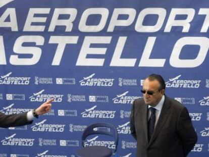 Ex-Valencia regional premier Francisco Camps (l) and former Castellón provincial chief Carlos Fabra at the opening of Castellón Airport in March 2011.