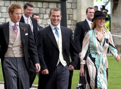 El príncipe Harry, Peter Phillips y Zara Phillips, nietos de Isabel II.