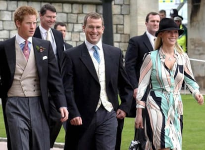 El príncipe Harry, Peter Phillips y Zara Phillips, nietos de Isabel II.