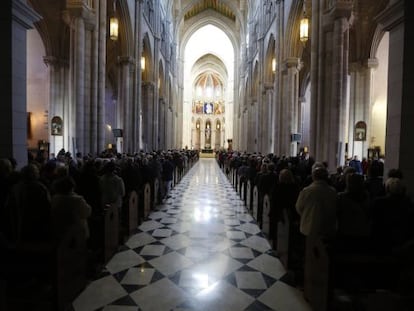 La Catedral de La Almudena de Madrid, ayer durante la misa en honor de la patrona. / Carlos Rosillo. 