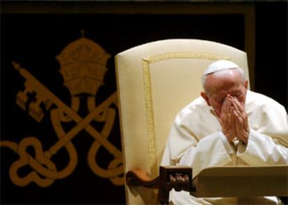 El papa Juan Pablo II durante una de las audiencias concedidas ayer en el Vaticano.
