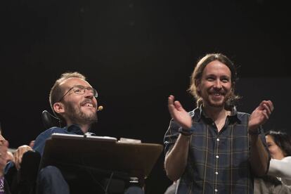 Pablo Echenique junto a Pablo Iglesias en un mitin celebrado en Zaragoza en mayo de 2015.