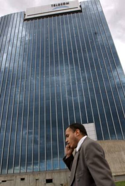 Edificio de Telecom en el barrio de Puerto Madero, en Buenos Aires. EFE/Archivo