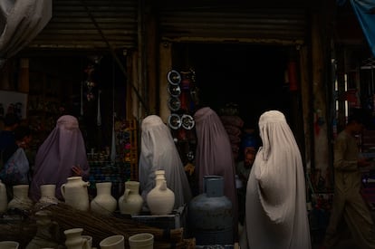 Unas mujeres afganas en la ciudad de Kandahar, Afganistán, en 2023.